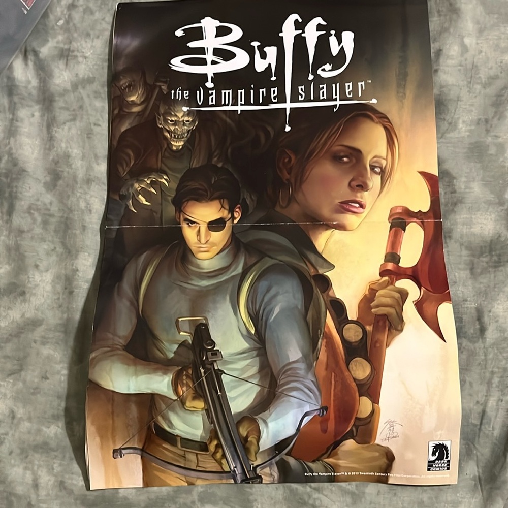 Buffy: The vampire slayer 2013 11x17 2-siding fold-up poster